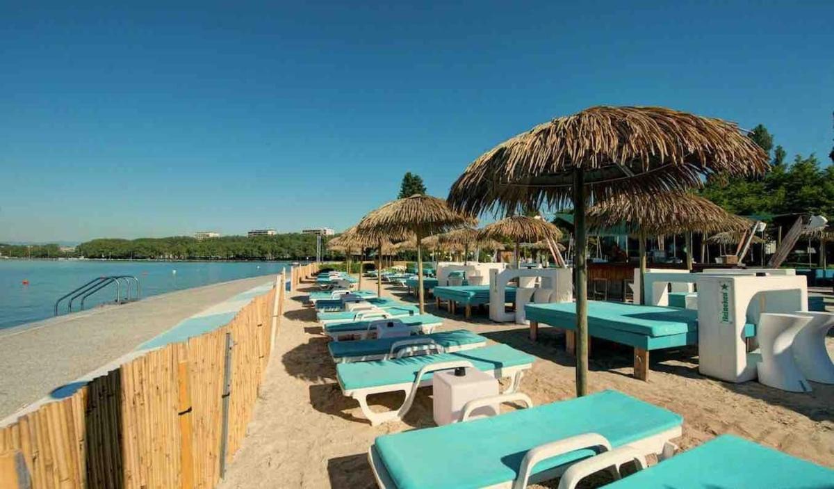 Golden Beach Parking Proche Du Lac Annecy Exterior photo